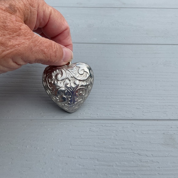 Puff Heart Pendant Silvertone Metal Victorian Style etched 2” tall - Picture 3 of 6